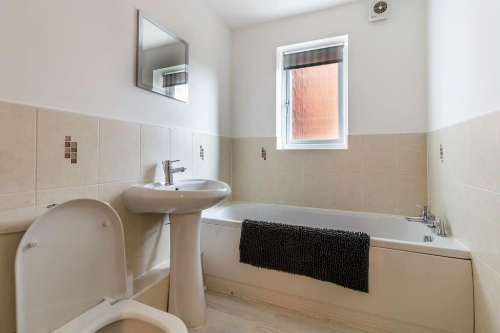 2 Bedroom Flat, Glasshoughton * Castleford