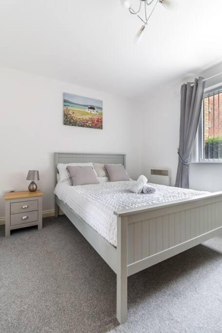 2 Bedroom Flat, Glasshoughton *