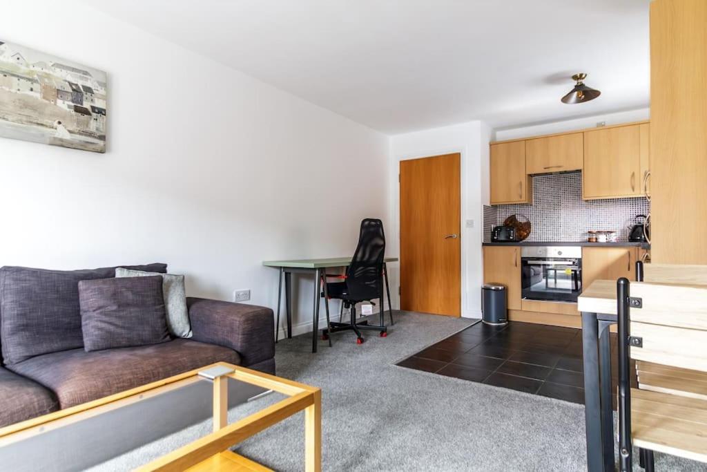 2 Bedroom Flat, Glasshoughton * Castleford